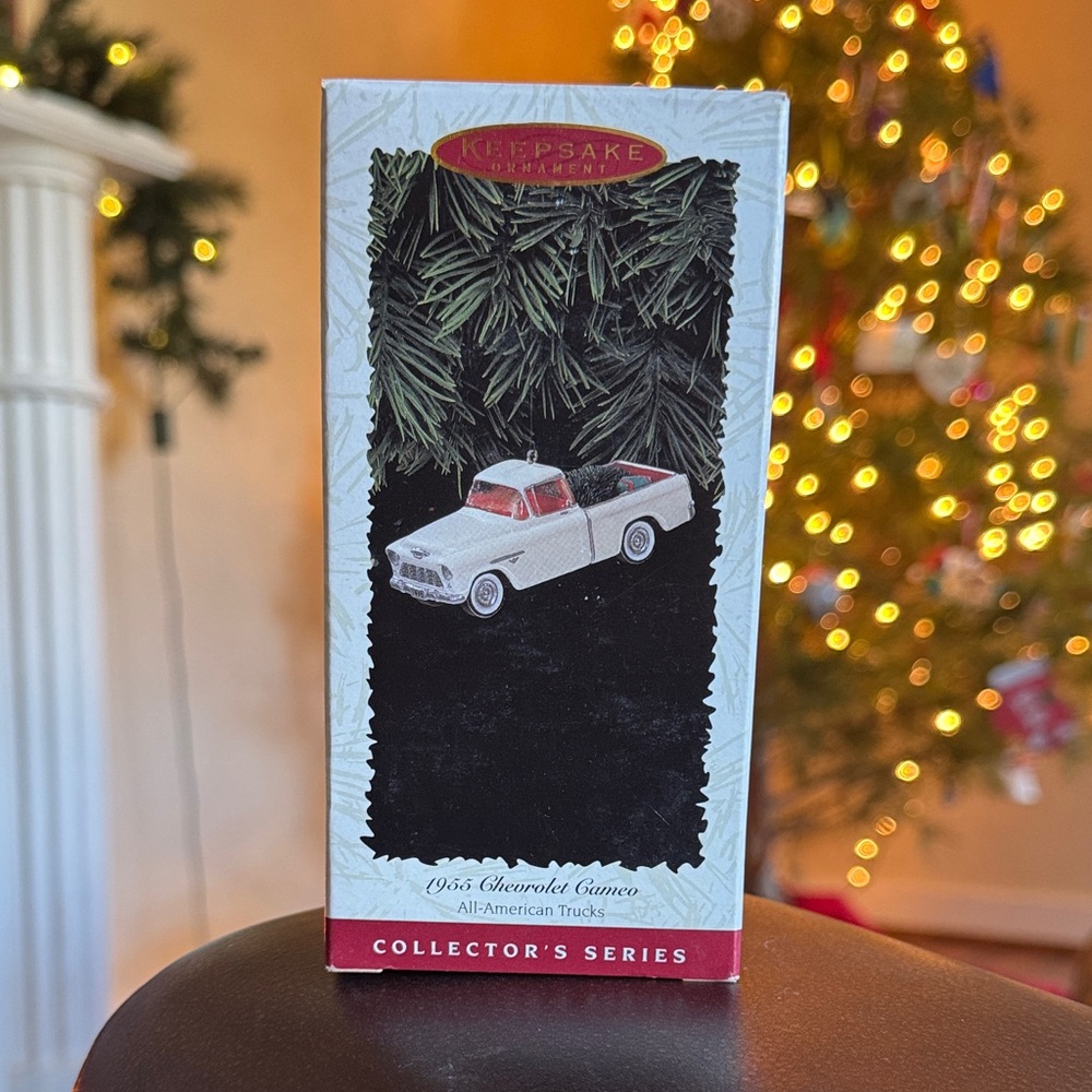 1996 Hallmark All-American Trucks series Keepsake 1955 Chevrolet Cameo Ornament